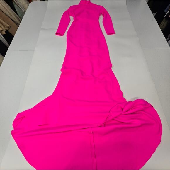 SOLACE London Vivienne Maxi Dress in Hot Pink - Picture 2 of 12